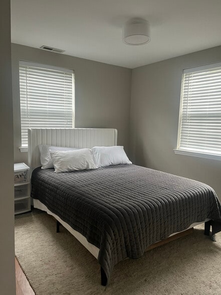 Building Photo - 421 Atherton St