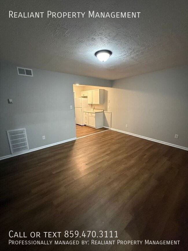 Building Photo - 208 Lakeshore Dr