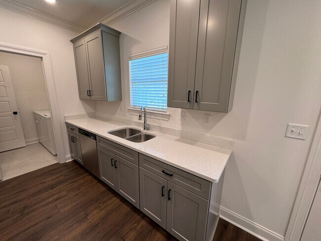 Building Photo - 4BD/4.5BA FOR RENT