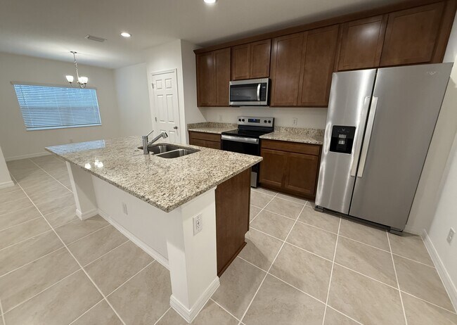 Building Photo - 215 Glass Onion Dr