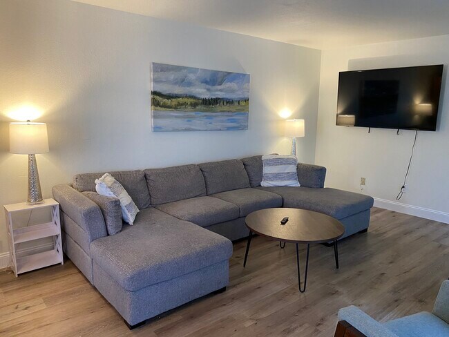 Building Photo - 1781 SE Linpark Ct