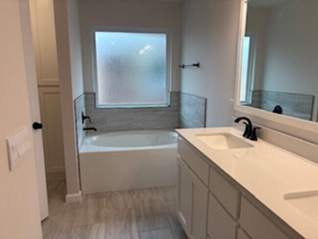 Building Photo - First Month Free - New Home!