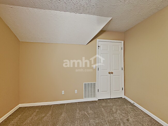 Building Photo - 620 Woodhaven Dr