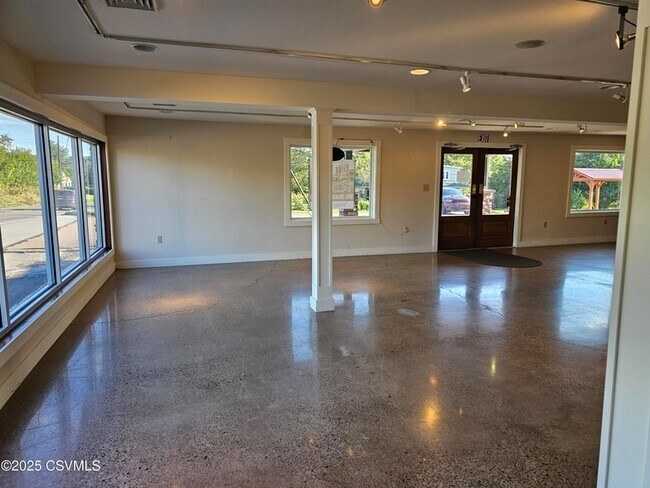 Building Photo - 341 N Market St