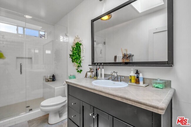 Building Photo - 6249 Del Valle Dr