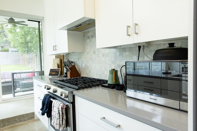 Building Photo - 507 S Park Dr