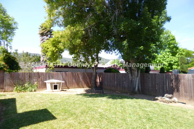 Building Photo - AVAILABLE AUGUST - 3 Bedroom SLO Home, Close to Shopping and Town