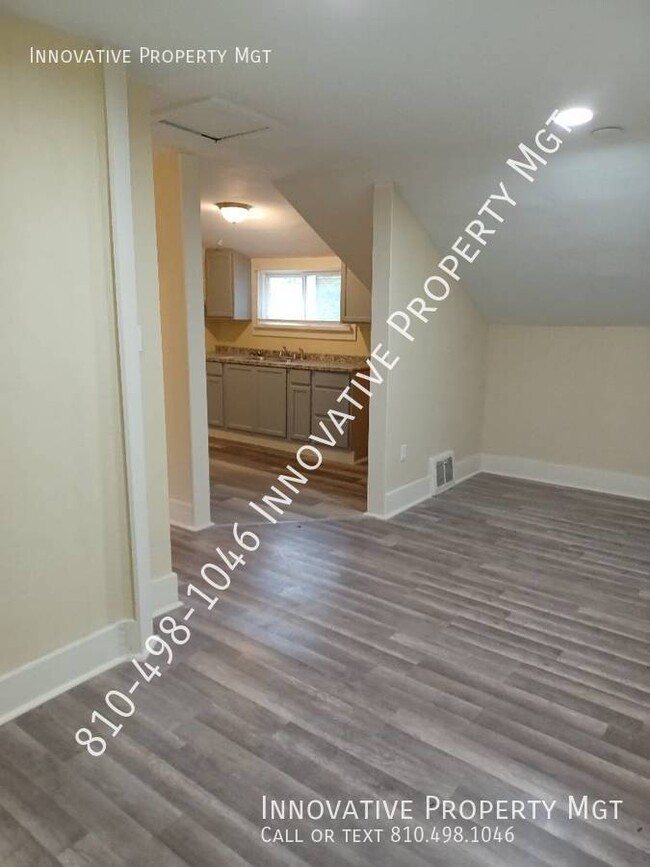 Building Photo - Remodeled and spacious upper level unit 2!