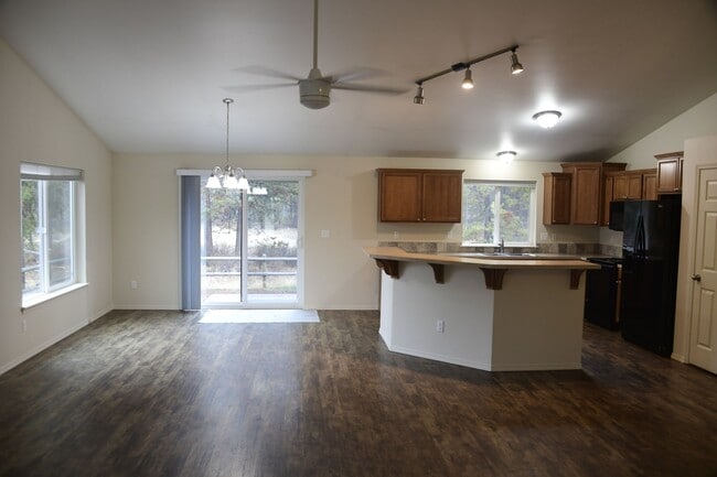 Building Photo - 51325 Mitts Way