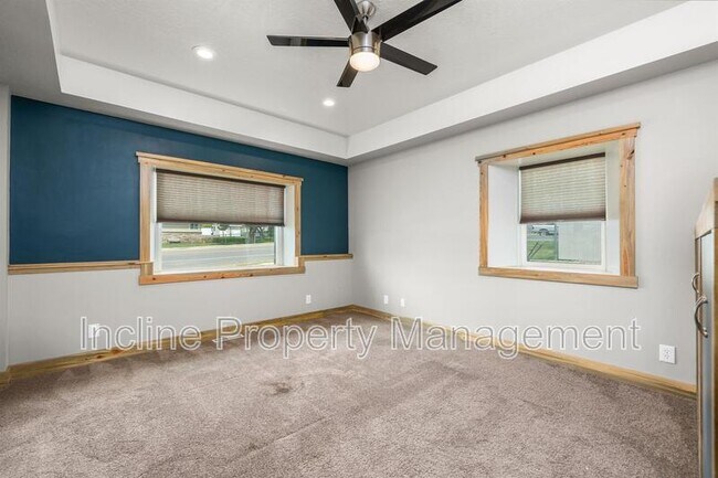 Building Photo - 602 E 200 S