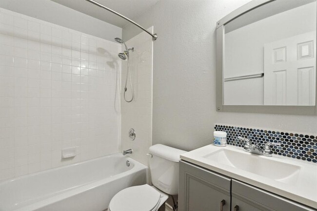 Building Photo - 2907 Kestrel Dr