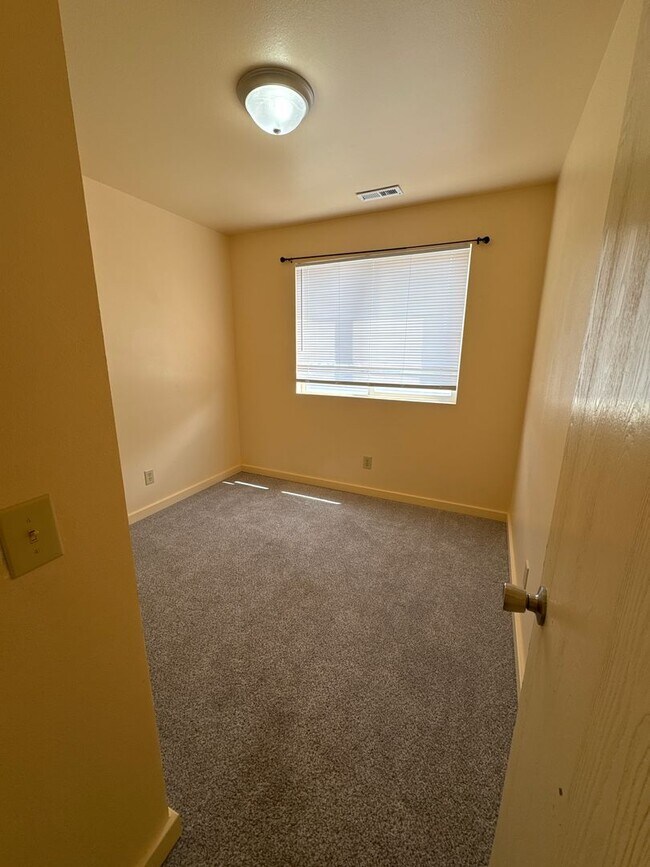 Building Photo - 256 S 1500 W