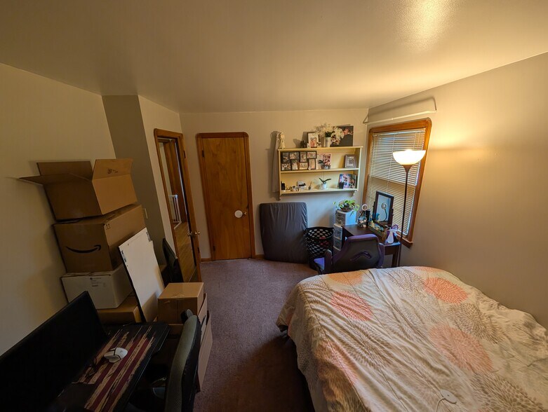 Building Photo - 2403 Brookview Blvd
