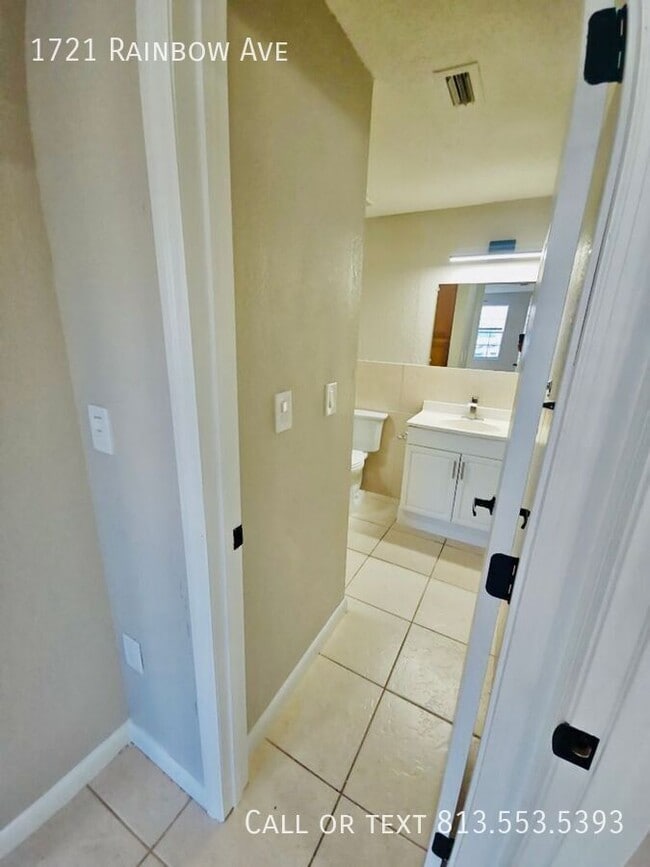 Building Photo - 1721 Rainbow Ave