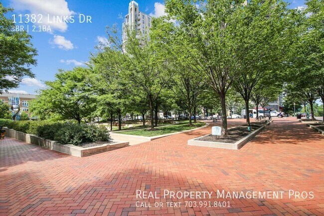 Building Photo - 11382 Links Dr