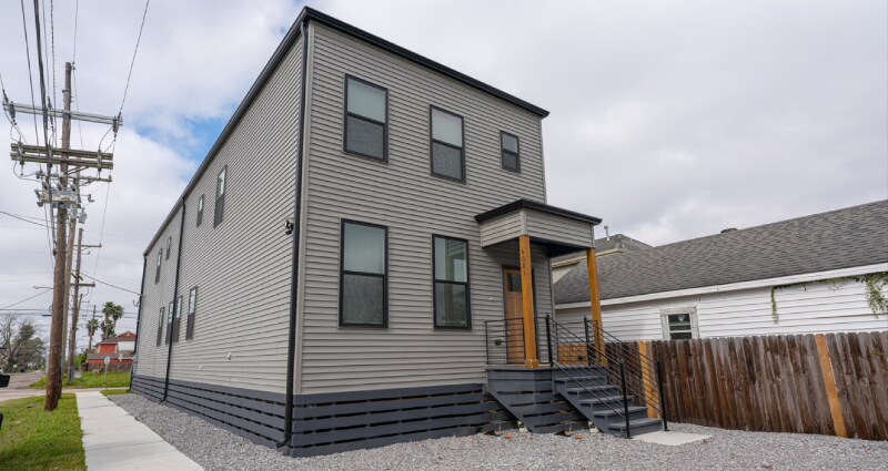 Building Photo - 2402 Bartholomew St