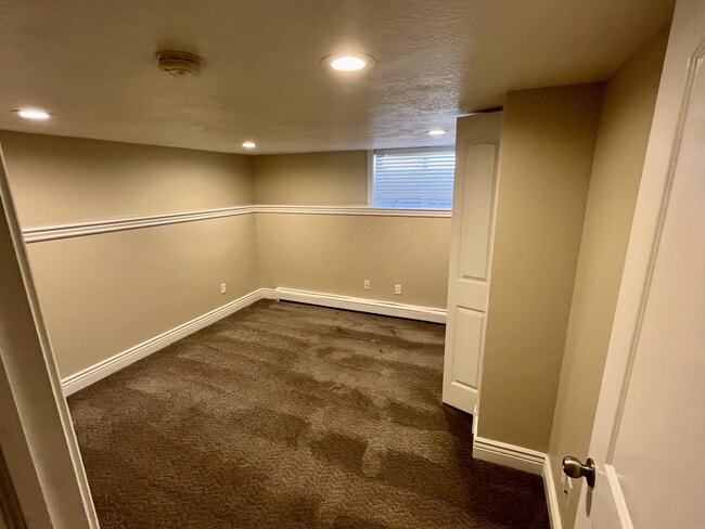 Building Photo - 3375 S Riviera Dr