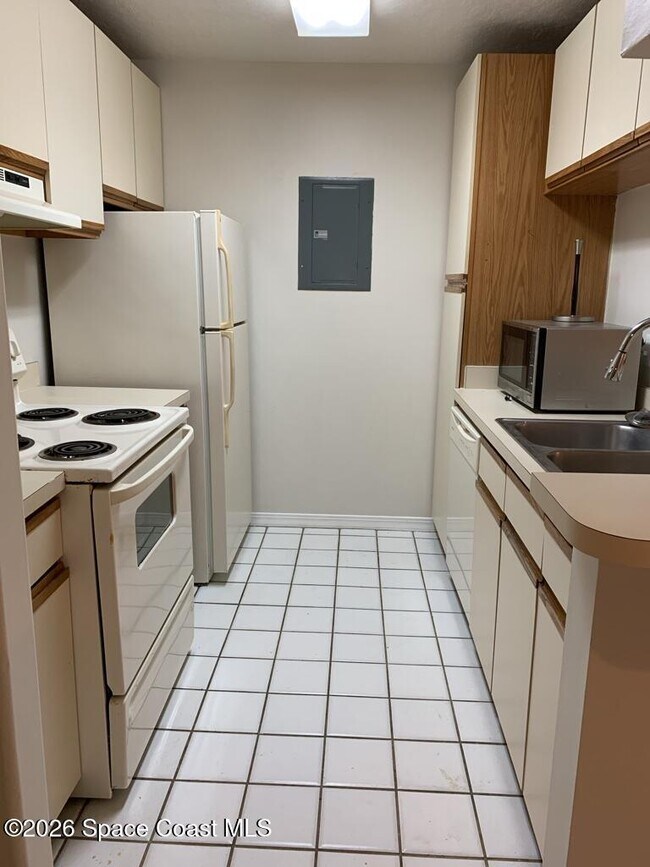 Building Photo - 7667 N Wickham Rd