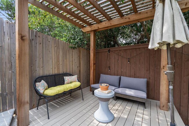 Building Photo - 127 Thelonious Dr