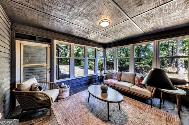 Building Photo - 527 Charing Cross Dr