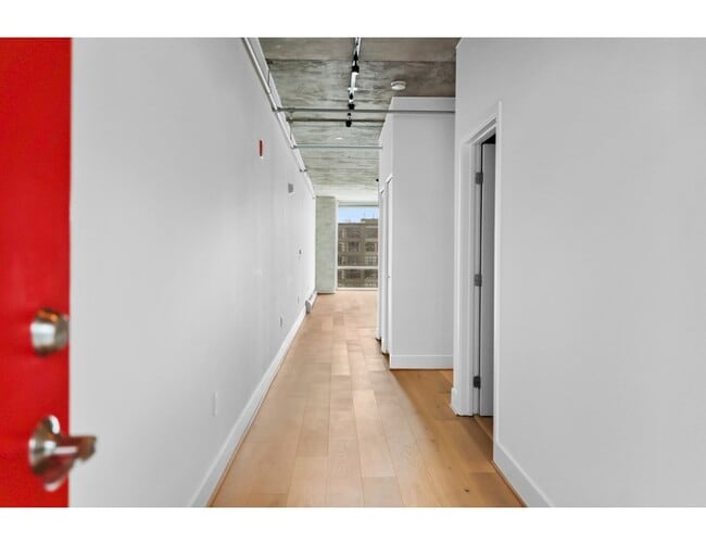 Building Photo - 311 Oak St