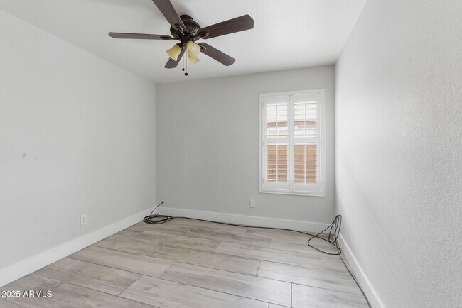 Building Photo - 2132 E Willow Wick Rd
