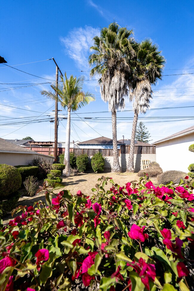 Building Photo - 233 W 64th St