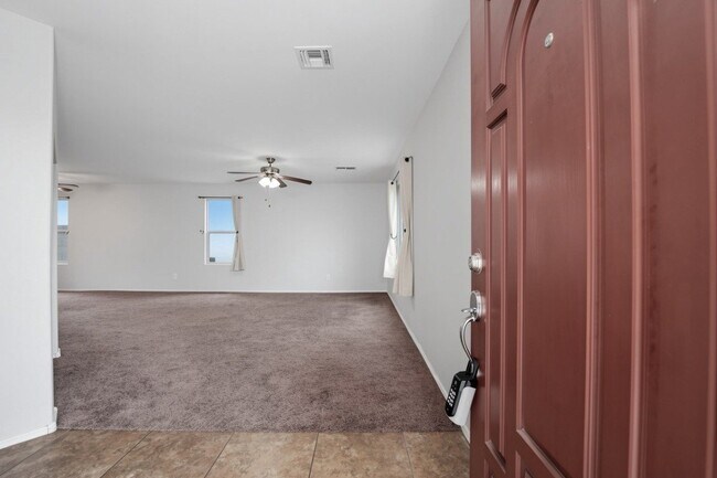 Building Photo - 2220 S Ponderosa Dr