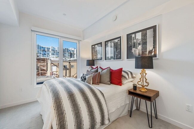 Building Photo - SoMA: Stylish 1 Bed Condo w/ Designer Finishes, Google Fiber, Bike Storage & Shared Roof Deck