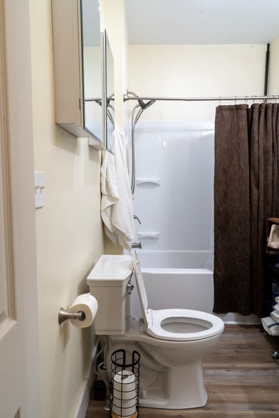 Building Photo - 26 Allen St