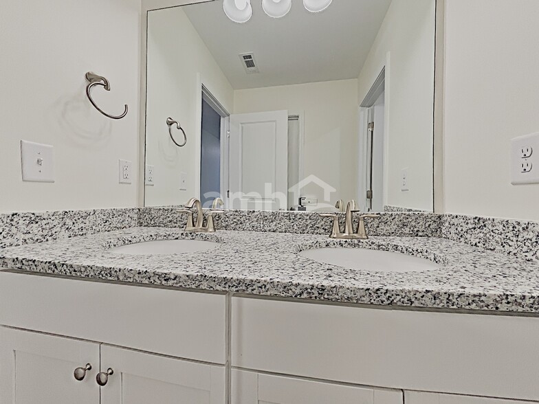 Building Photo - 277 Ivy Brook Dr