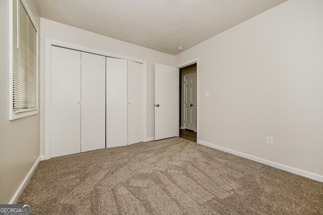 Building Photo - 2140 Teri Ln SE