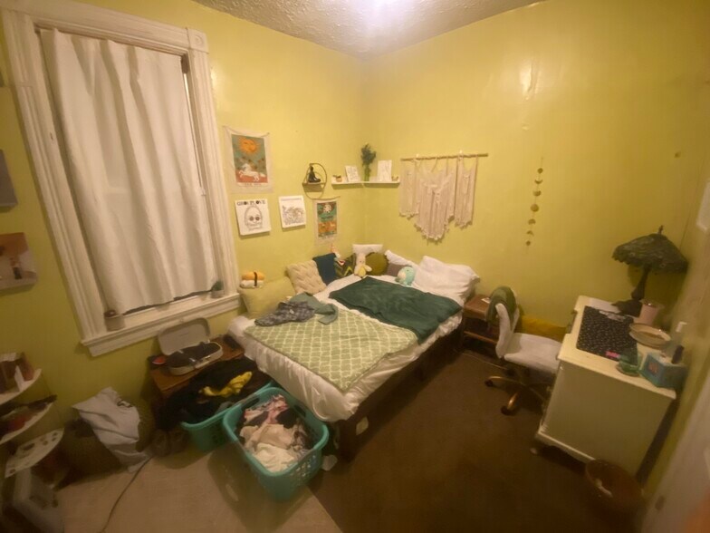 Building Photo - 256 Warner St