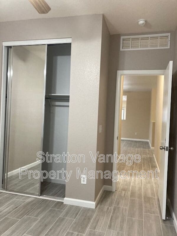 Building Photo - 1017 S Clancy Cir