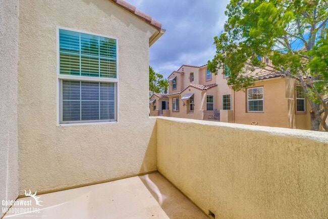Building Photo - Charming 2Bdm 2Ba Tri-Level Condo in Otay ...