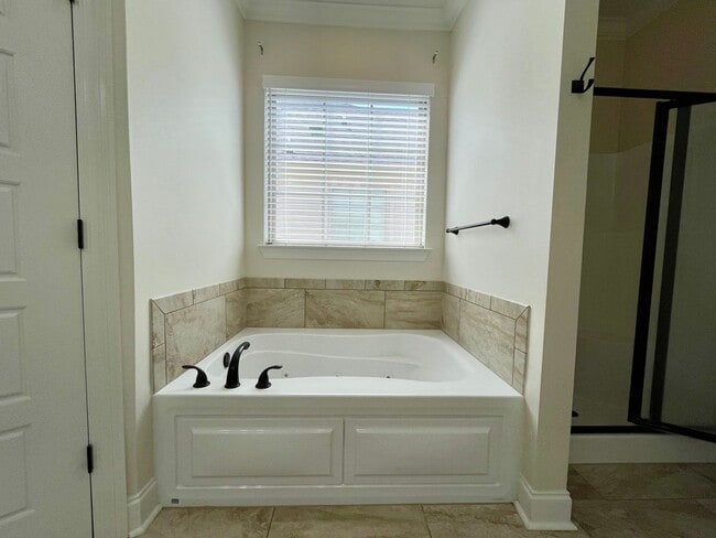 Building Photo - 17229 Ledgestone Dr