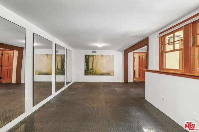 Building Photo - 27 Latimer Rd