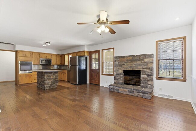 Building Photo - 2308 S Hampton Ave