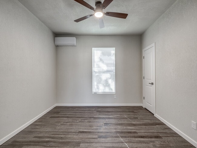 Building Photo - 146 N Donald Ave