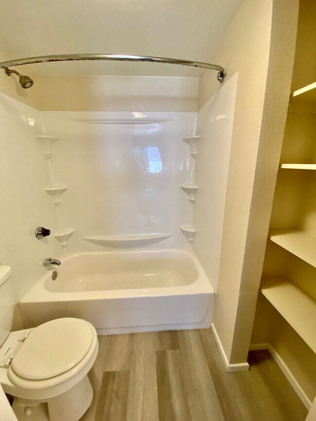 Building Photo - Spacious Tempe Condo 2 Bedroom 2 Full Bath