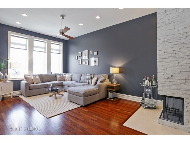 Building Photo - 3161 N Halsted St