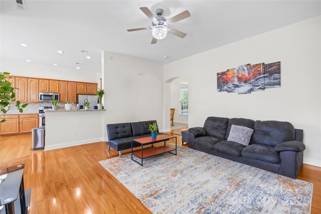 Building Photo - 10732 Alvarado Way