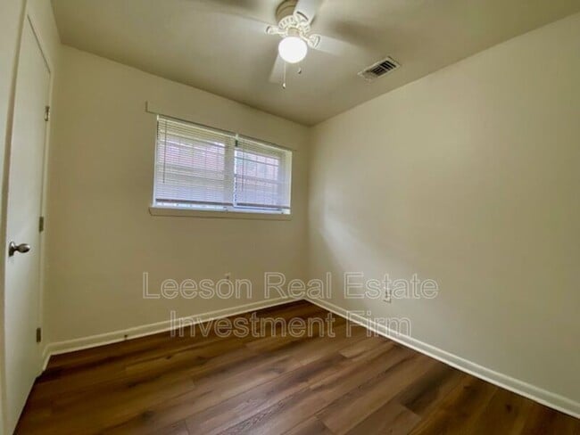 Building Photo - 134 S Greenbrook Loop