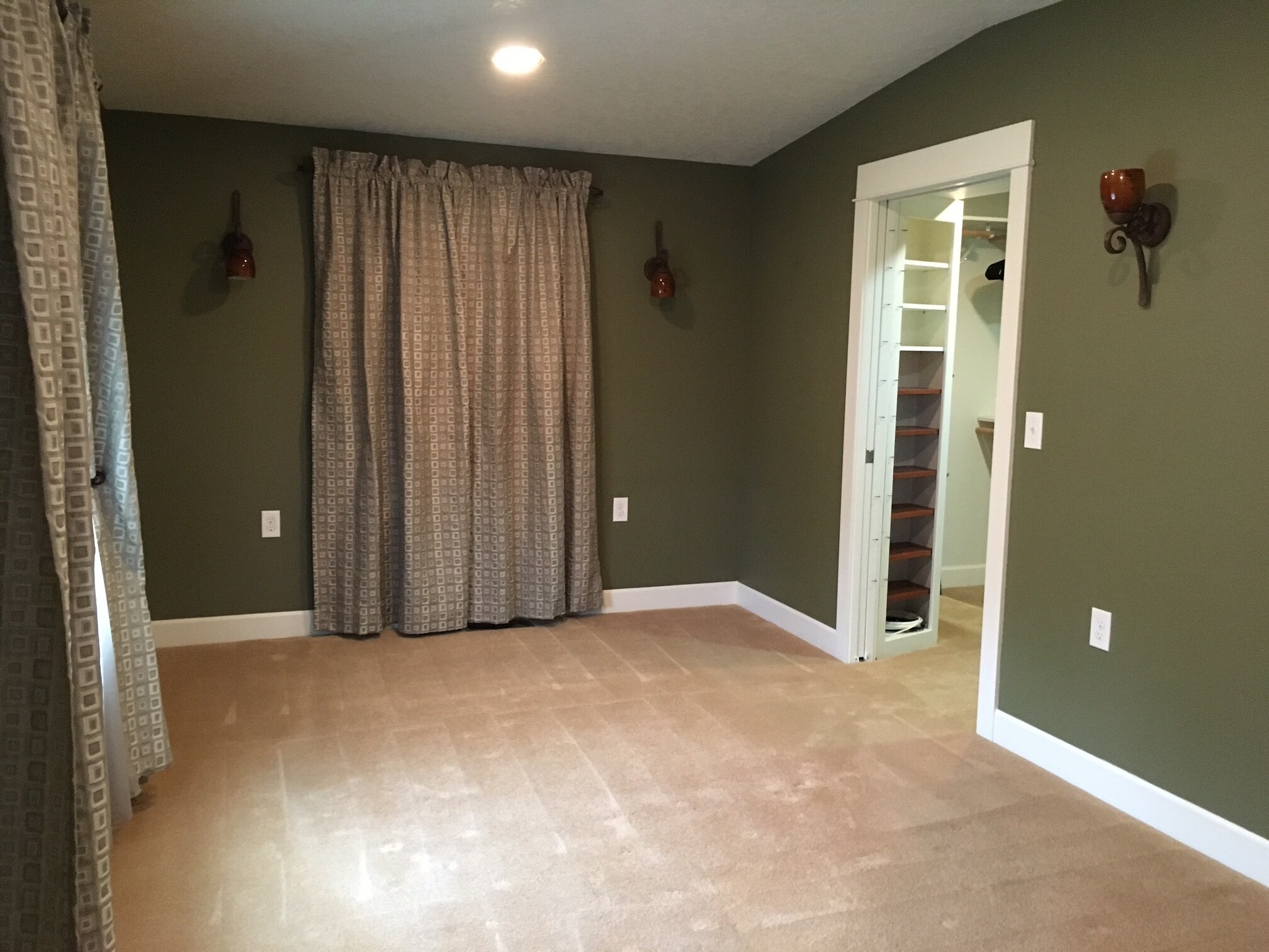 Maim BR Closet Entry - 4940 Cedar St