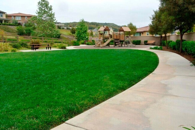 Building Photo - 347 Campolina Ct