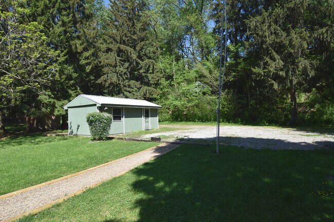 Parking - 1021 Joseph St