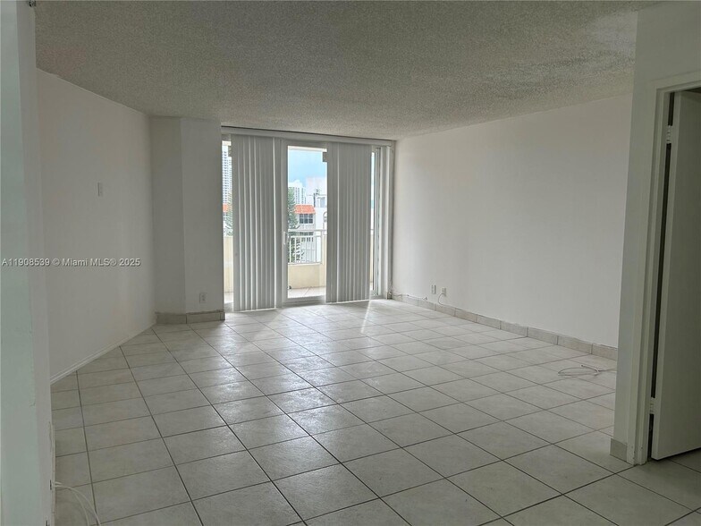 Building Photo - 3180 S Ocean Dr