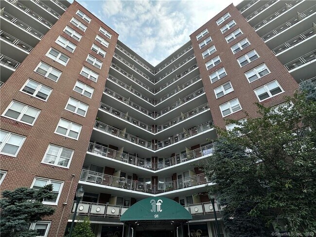 Primary Photo - 91 Strawberry Hill Ave