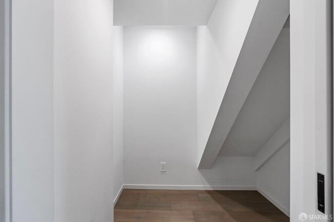 Building Photo - 112 Baden St