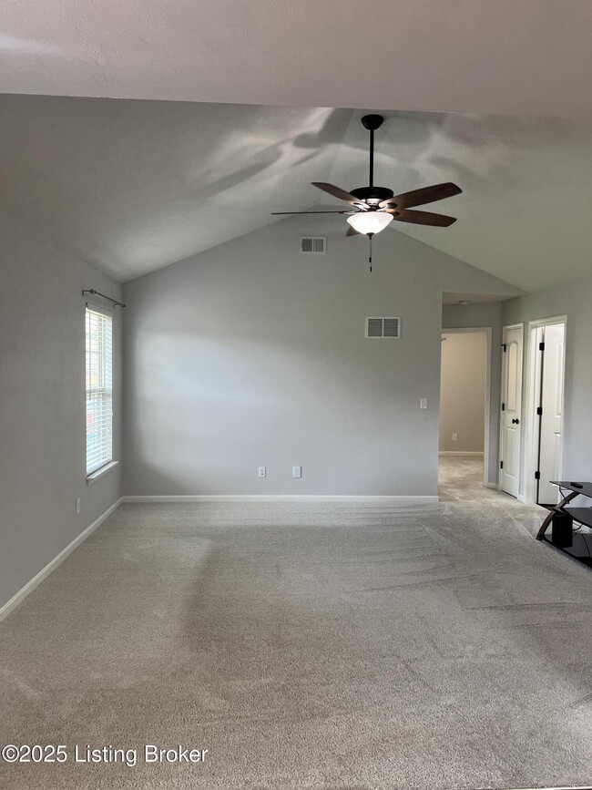 Building Photo - 220 Meadowcrest Dr